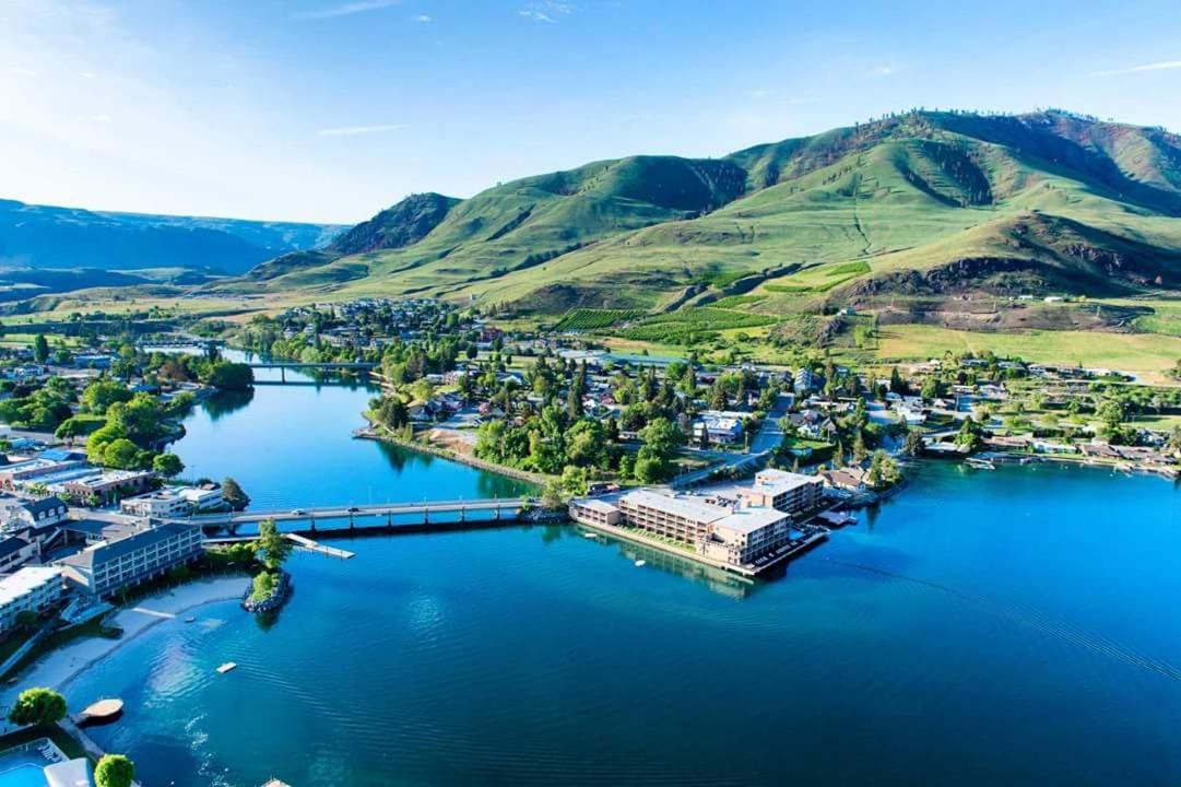 Grandview Lake Chelan- Waterfront View, Pool, Hot Tub, Golf, 1 Min To Downtown Zewnętrze zdjęcie