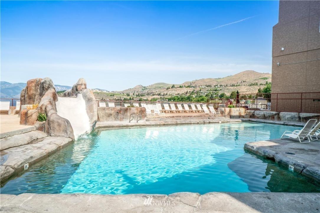 Grandview Lake Chelan- Waterfront View, Pool, Hot Tub, Golf, 1 Min To Downtown Zewnętrze zdjęcie